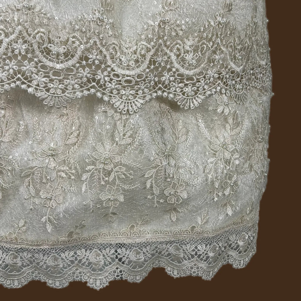 detalle guipiur grecas falda escalonada desmontable ropón bautizo niña encaje hojas jb153m