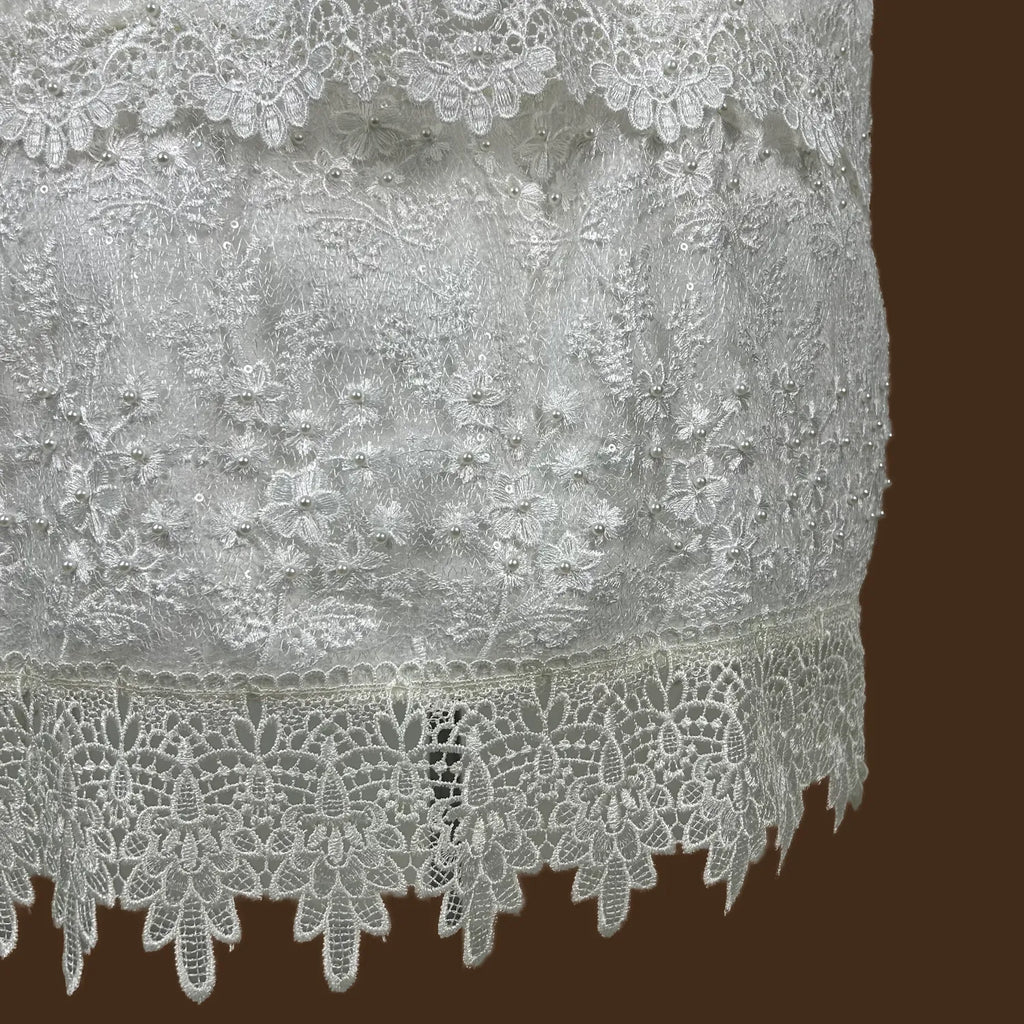 detalle guipiur acabado falda desmontable ropón bautizo niña perlas bordadas jb133m