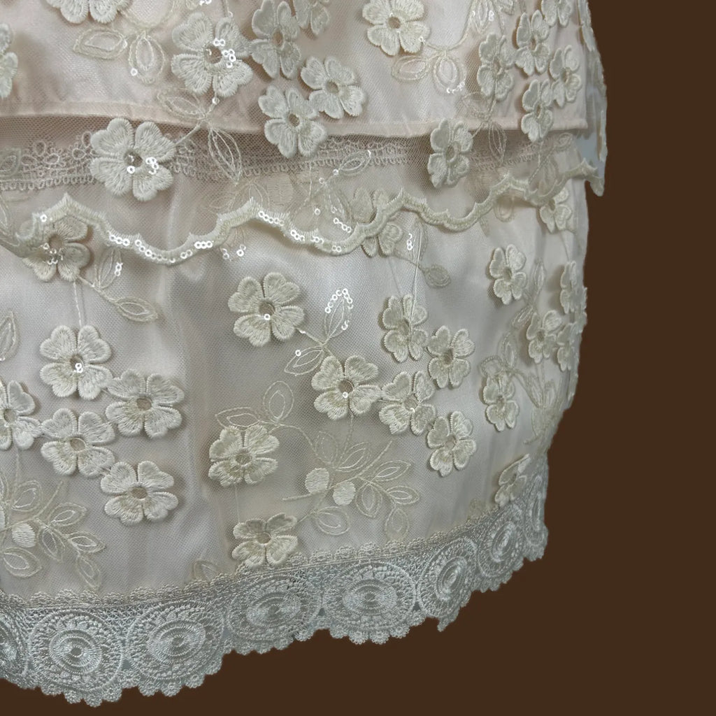 detalle guipiur acabado falda desmontable ropón bautizo niña tafeta flores appliqué jb128m