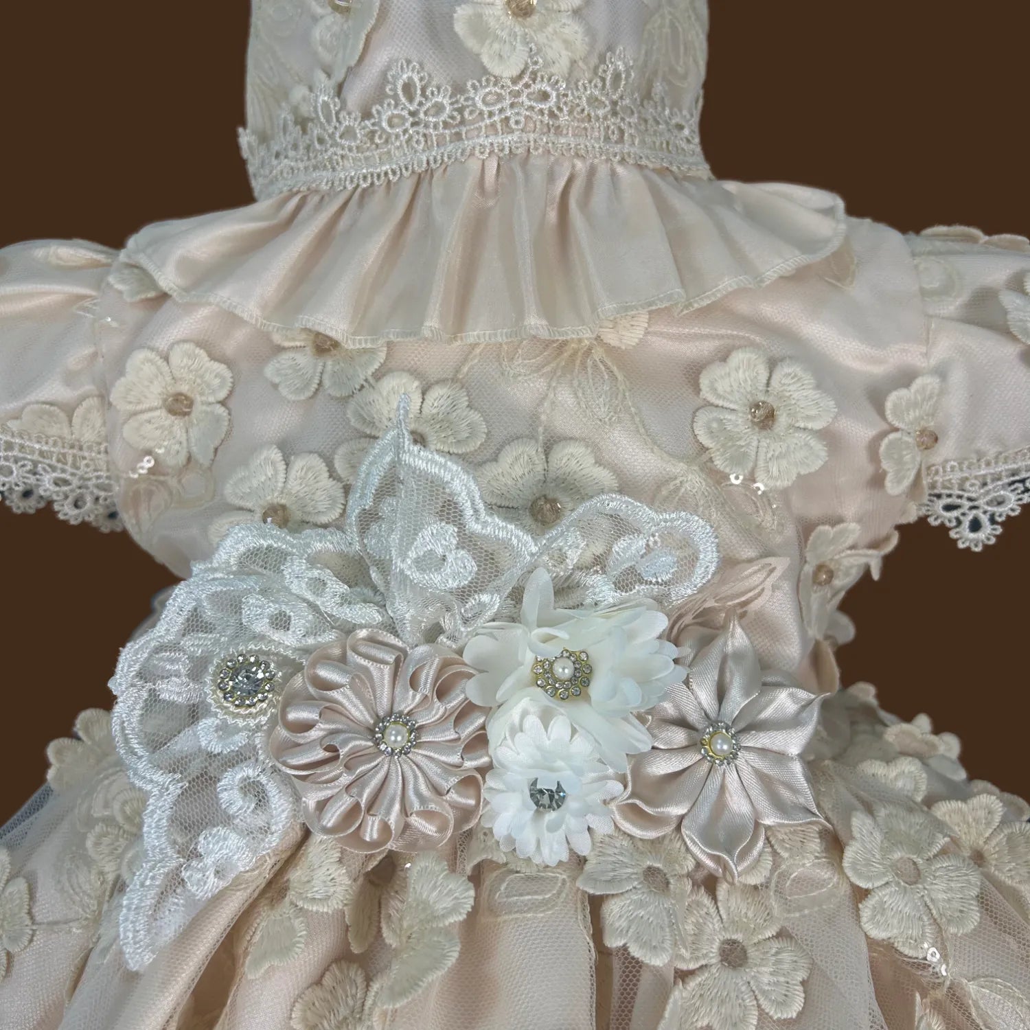 pechera ropón bautizo niña tafeta flores appliqué en relieve con pedrería bordada a mano jb128m