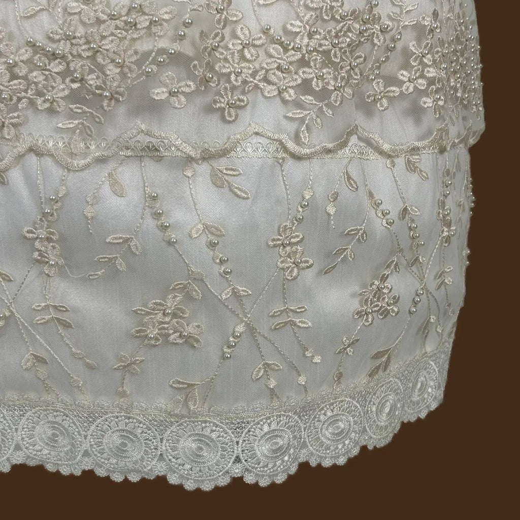 detalle guipiur medallones circulares falda desmontable ropón bautizo niña tul fino jb149m