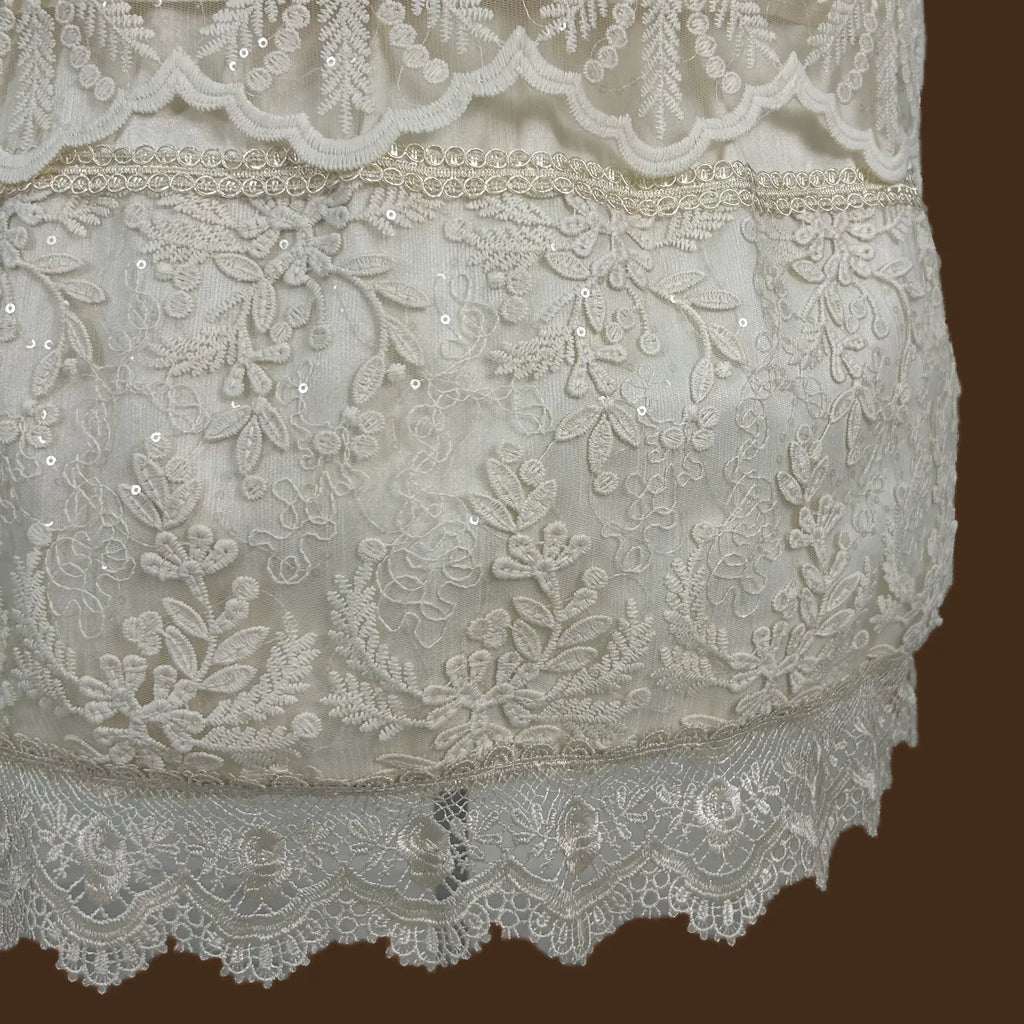 detalle guipiur festoneado falda desmontable ropón bautizo niña tul bordado hojas jb145m