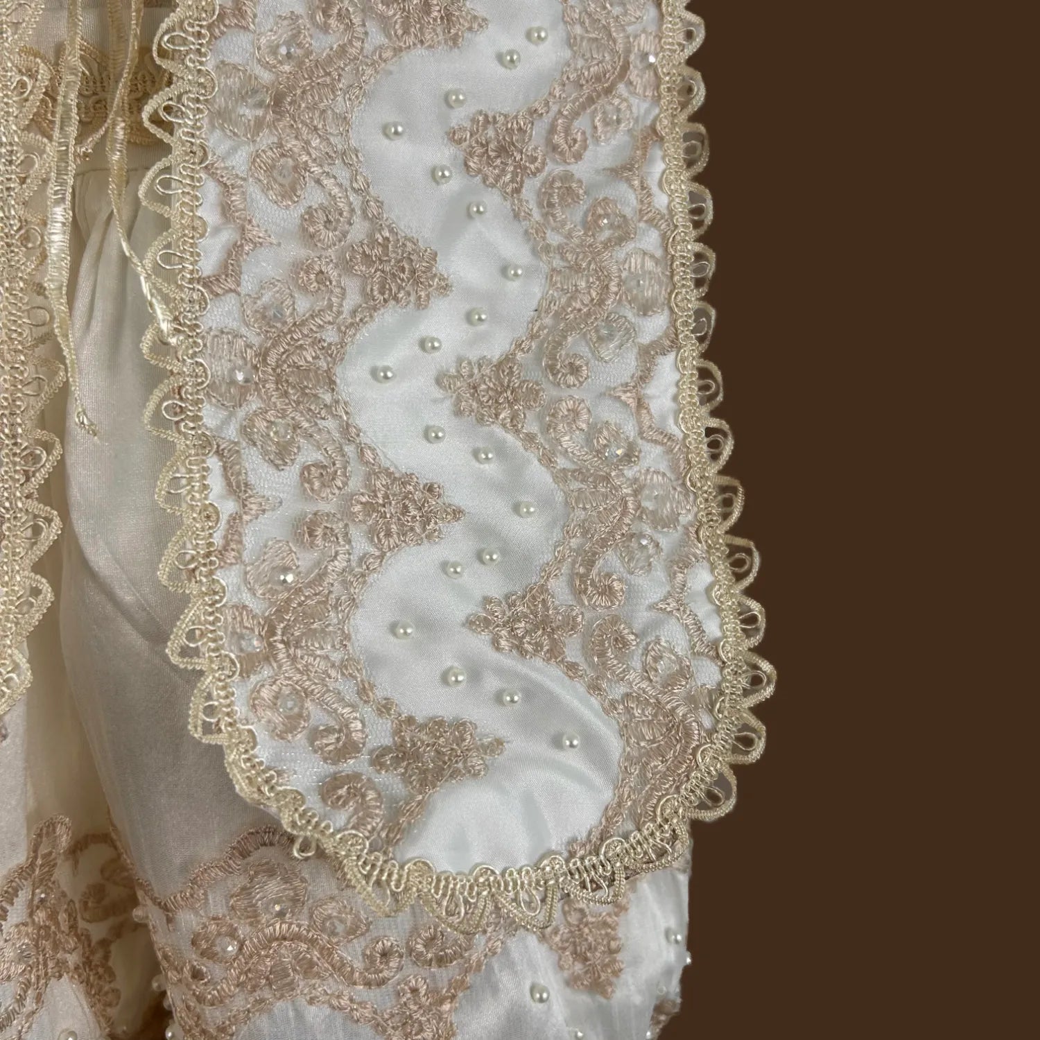 detalle estola ropón bautizo niño con cristales y perlas bordados tafeta jb1516h